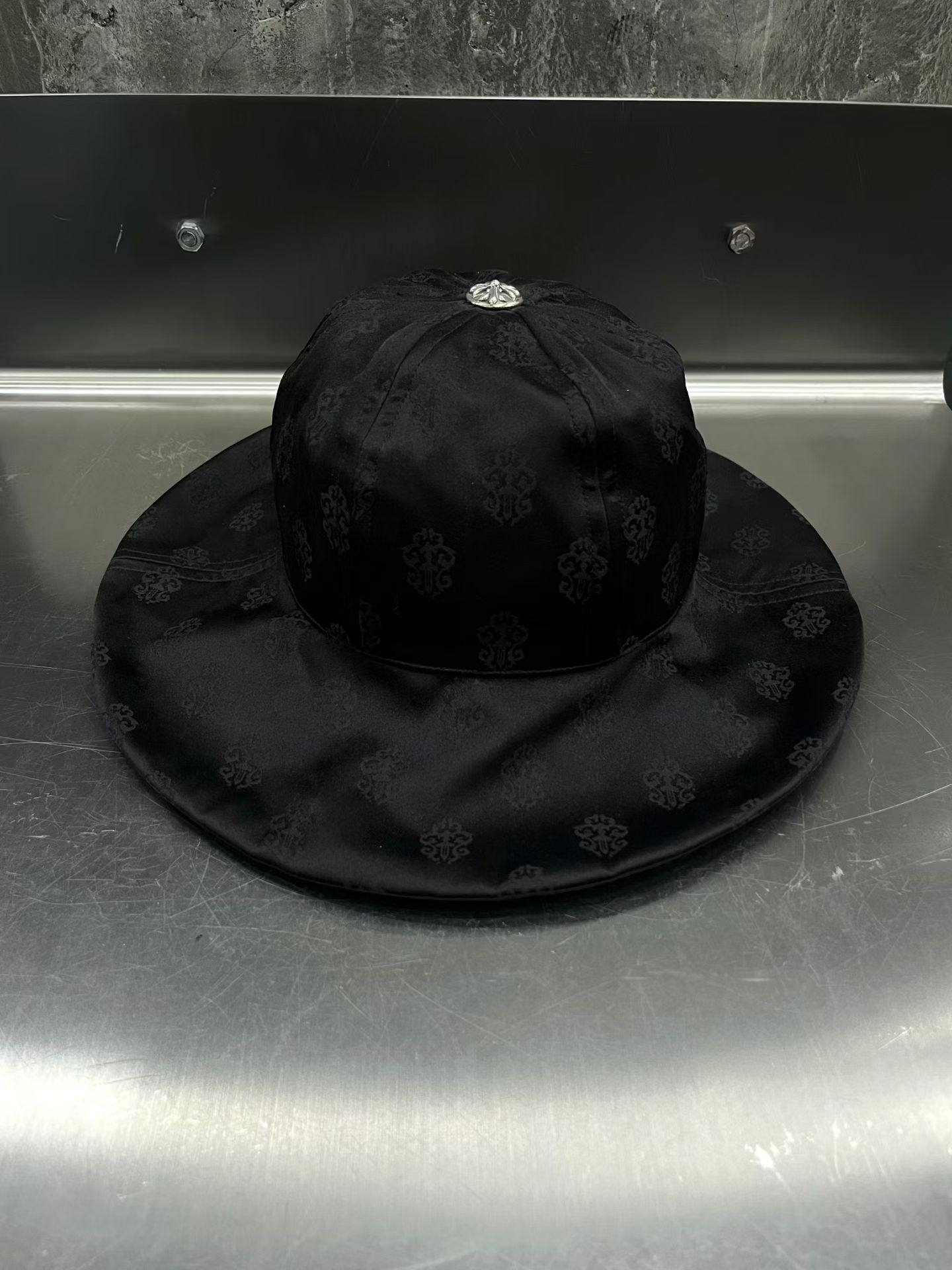 Chrome hearts Crocker Heart Sword Dark Pattern Silk Silver Buckle Hat รูปที่ 1