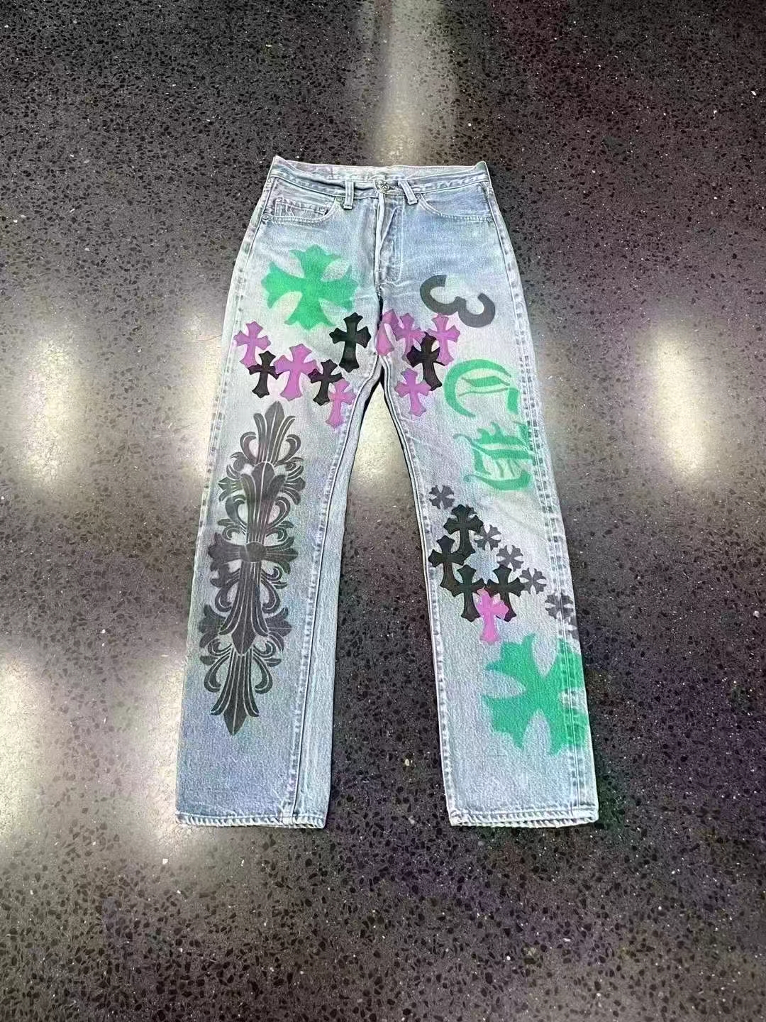 Chrome hearts Croc หัวใจสีม่วงข้าม✝️ กางเกงยีนส์สีน้ำเงินกราฟฟิตี รูปที่ 1