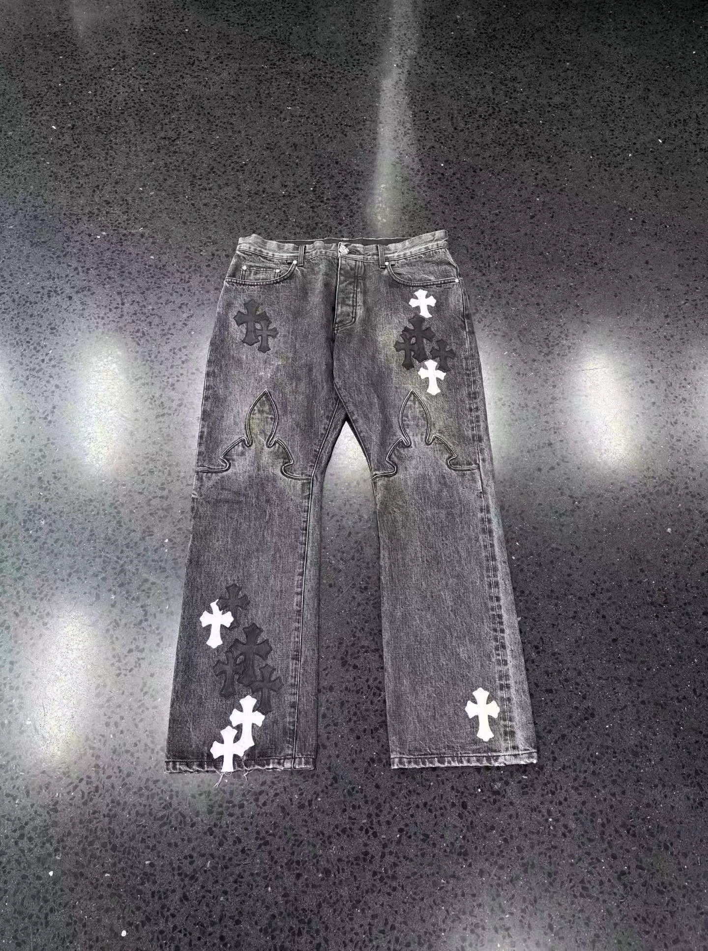 Chrome hearts โครเอเชียหัวใจสีดำและสีขาวข้าม✝กางเกงยีนส์สีดำและสีเทา รูปที่ 1