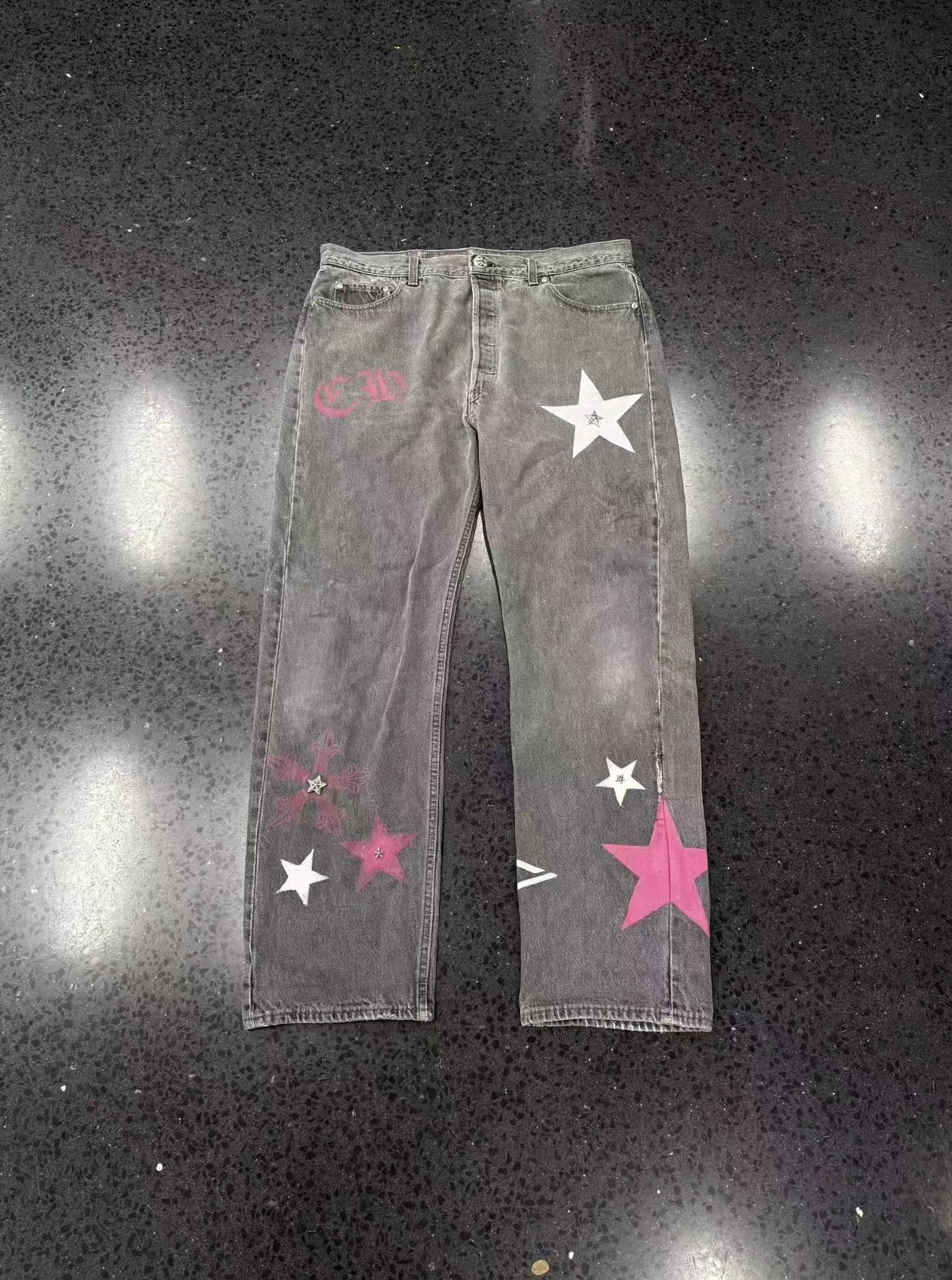 Chrome hearts โครเอเชียหัวใจดาว⭐️ กางเกงยีนส์กราฟฟิตีสีดำและสีเทาสีเงิน Cannes Limited รูปที่ 1
