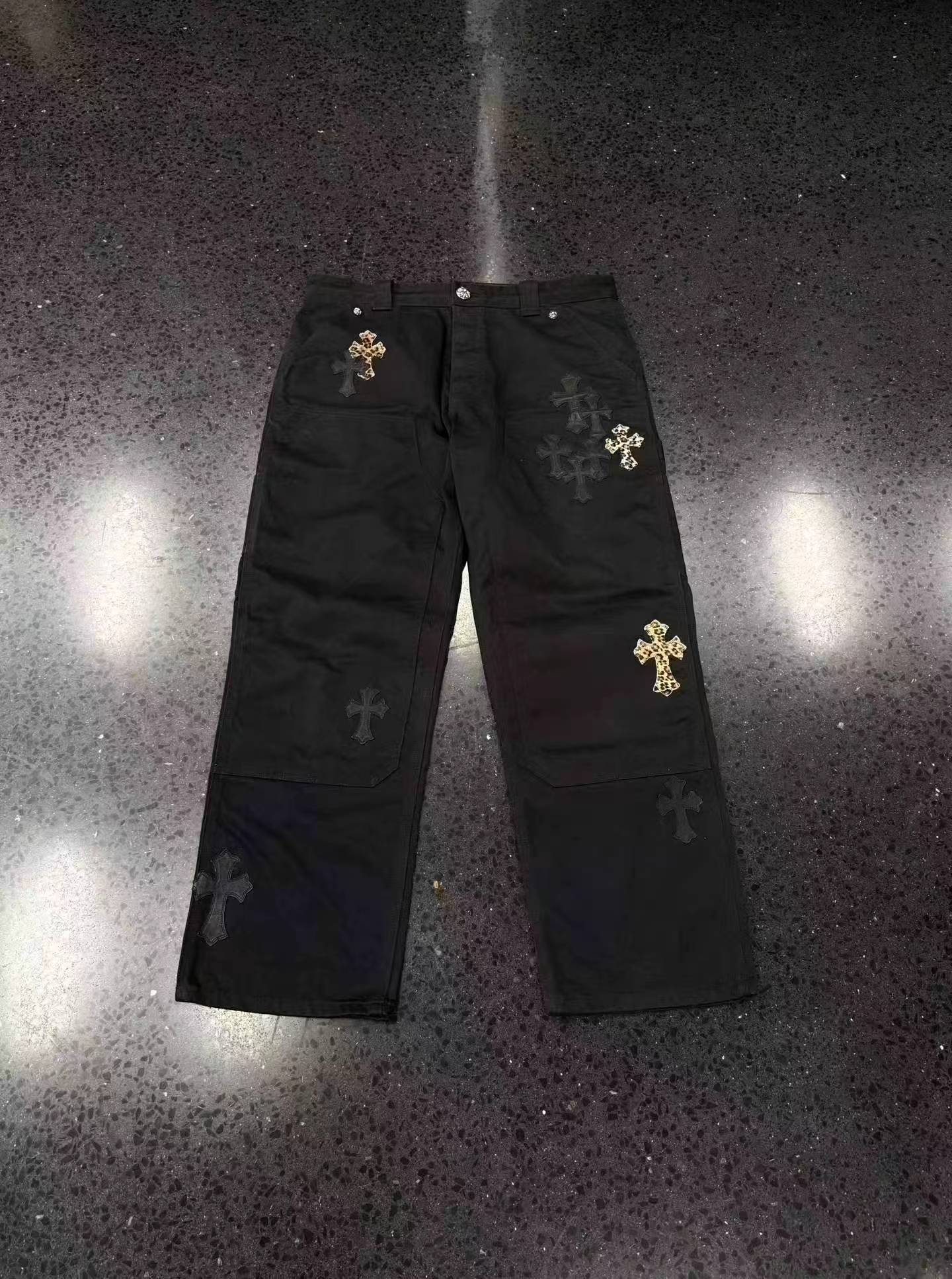 クロムハーツヒョウ柄クロス✝️ 皮付き黒カパンテ工装ズボン、画像1