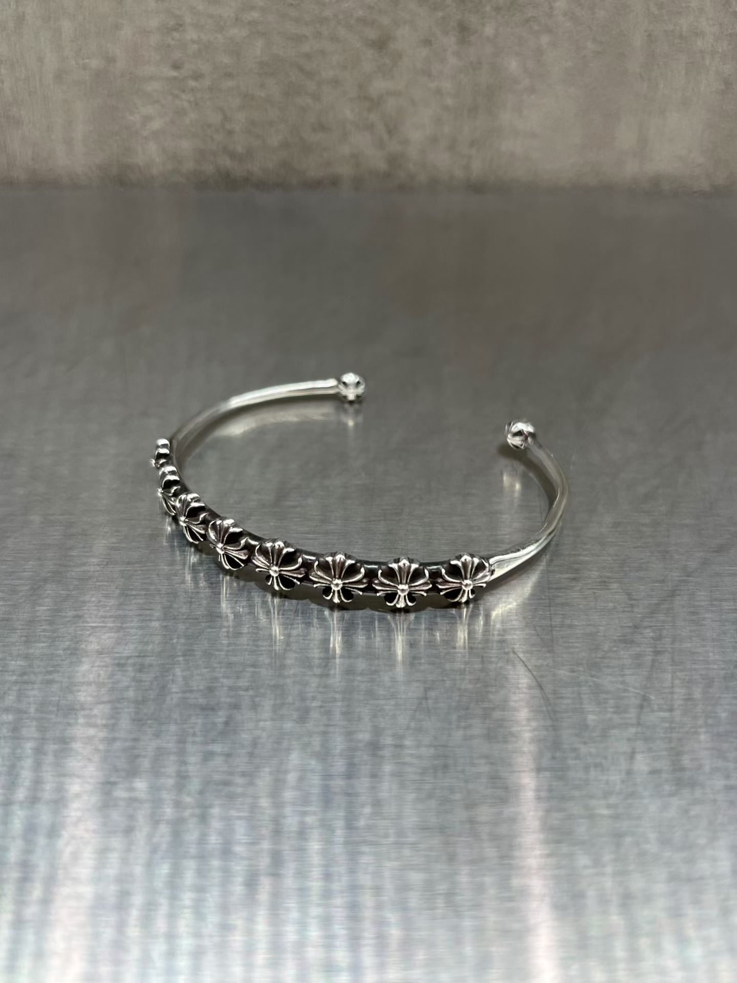 Chrome hearts Crocker Heart 925 Silver Cross Flower Bracelet ประณีต💯 รูปที่ 1