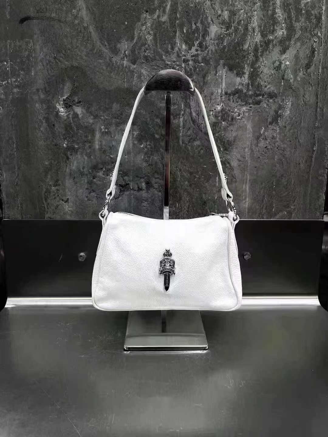 Chrome hearts Crocker Heart Sword กระเป๋านักเก็ตไก่สีขาวพรีเมี่ยมชุบเงิน รูปที่ 1