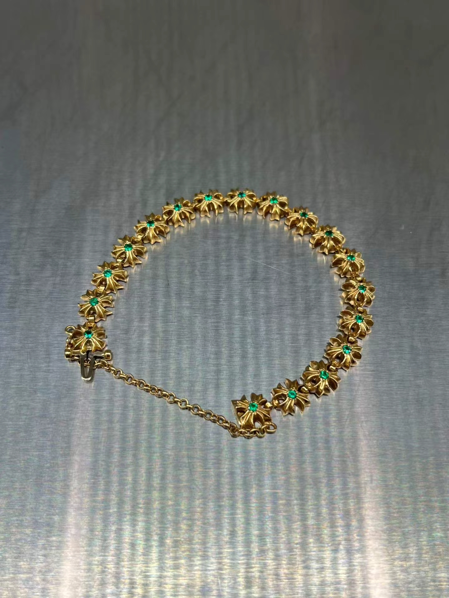 สร้อยข้อมือเพชรสีเขียว Tiny plus 22K Chrome hearts รูปที่ 1