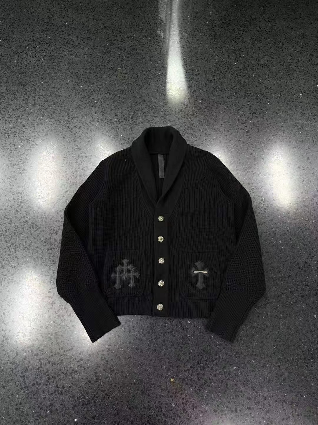 Chrome hearts โครโครแกนคอปกผลไม้สีเขียว✝️ เสื้อคาร์ดิแกนผ้าแคชเมียร์สีดำ รูปที่ 1