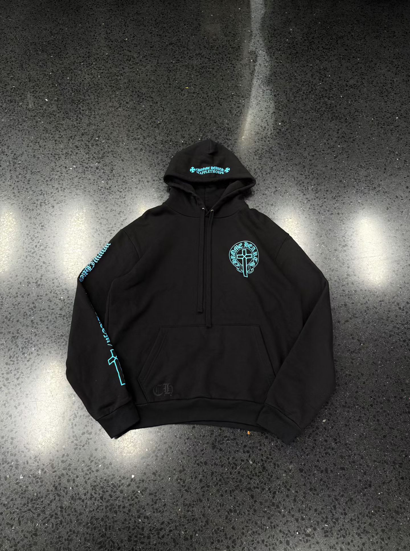 เสื้อฮู้ดเกือกม้าสีดำ Chrome hearts Cros Heart Mapplethorpe รูปที่ 1