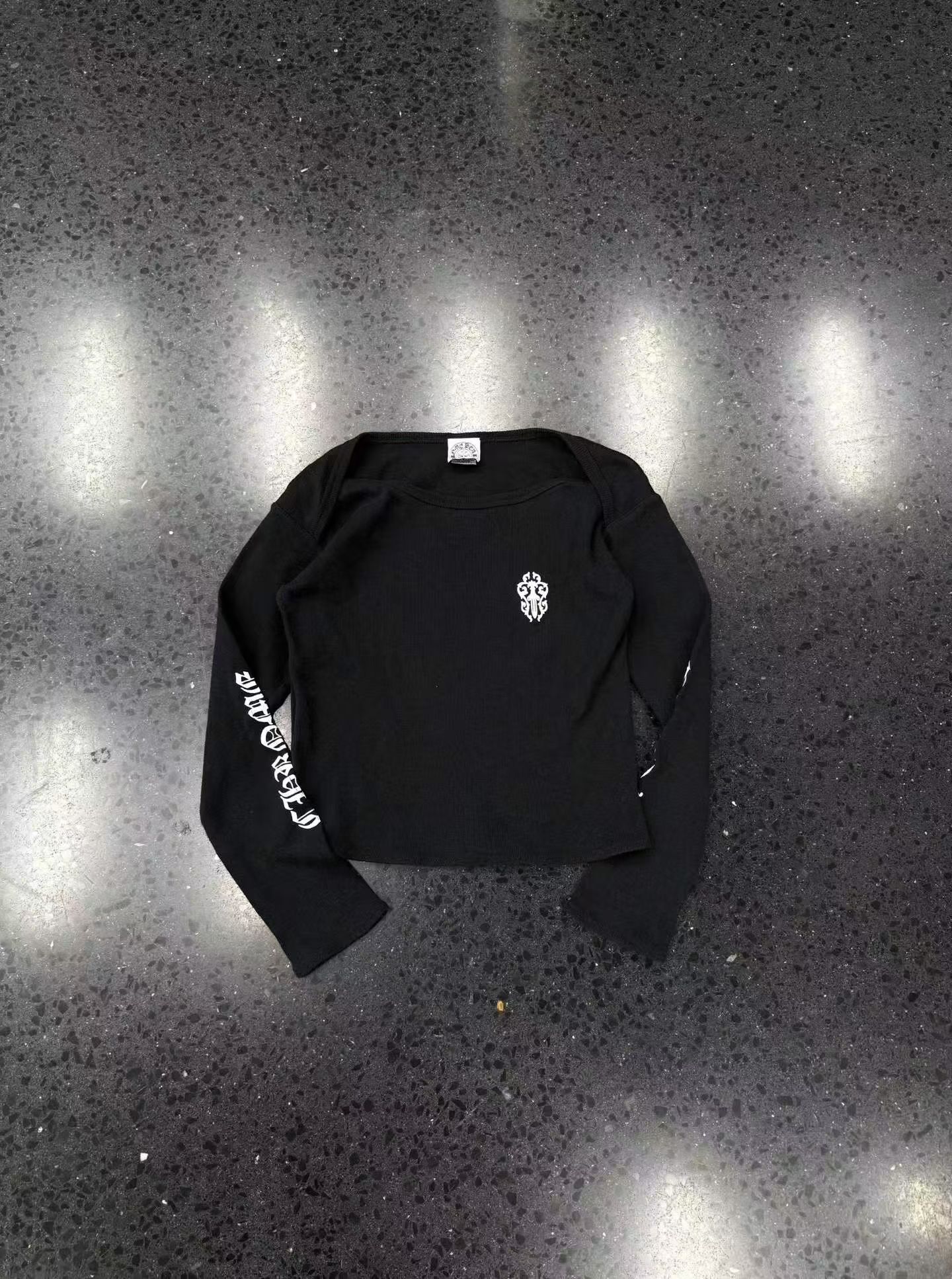 Черное плечо семь очков рукава Chrome hearts крона с принтом меча, изображение 1