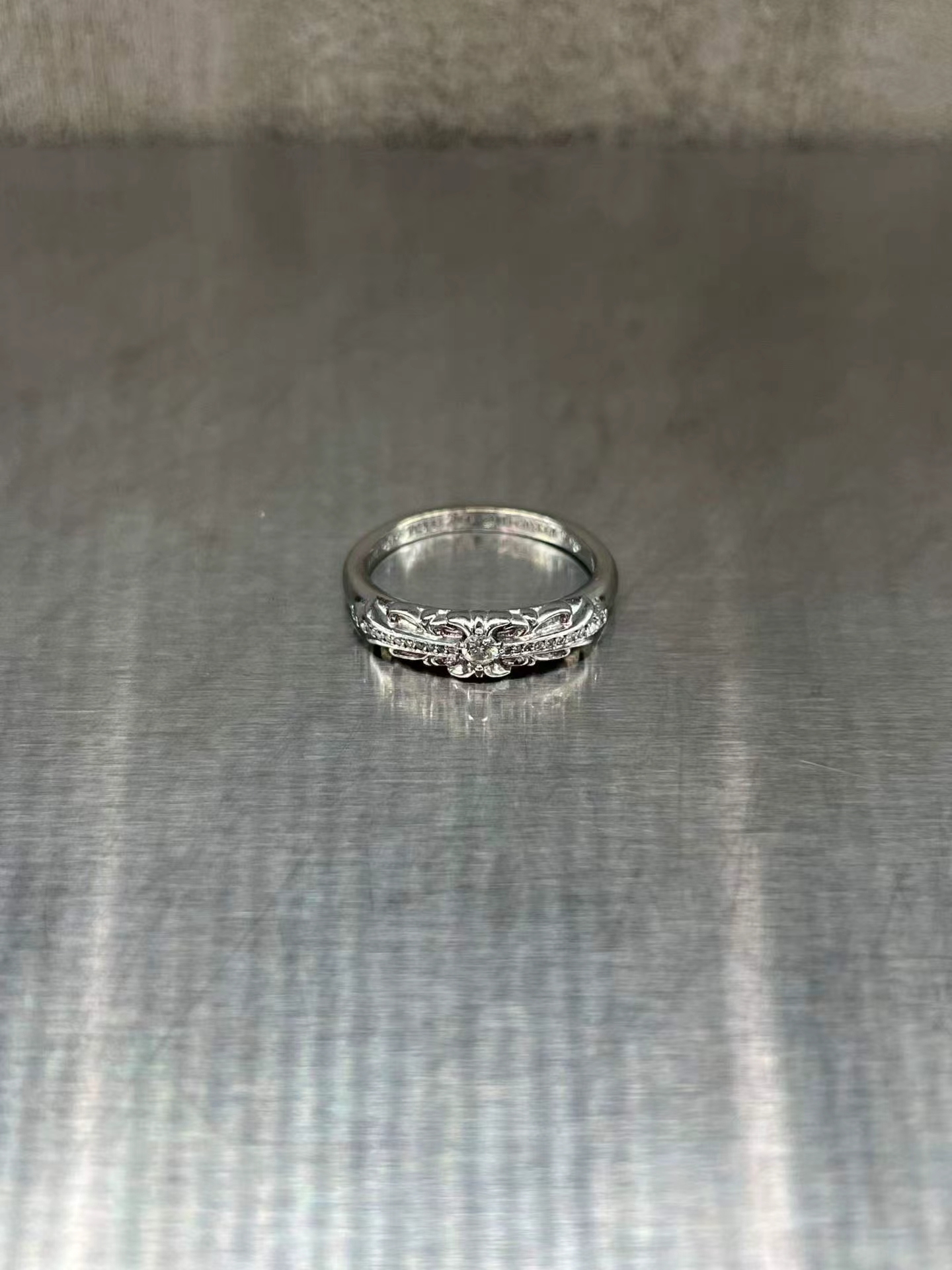 크롬 하트 18K 화이트 다이아몬드 좁은 크로스 링, 1번 이미지