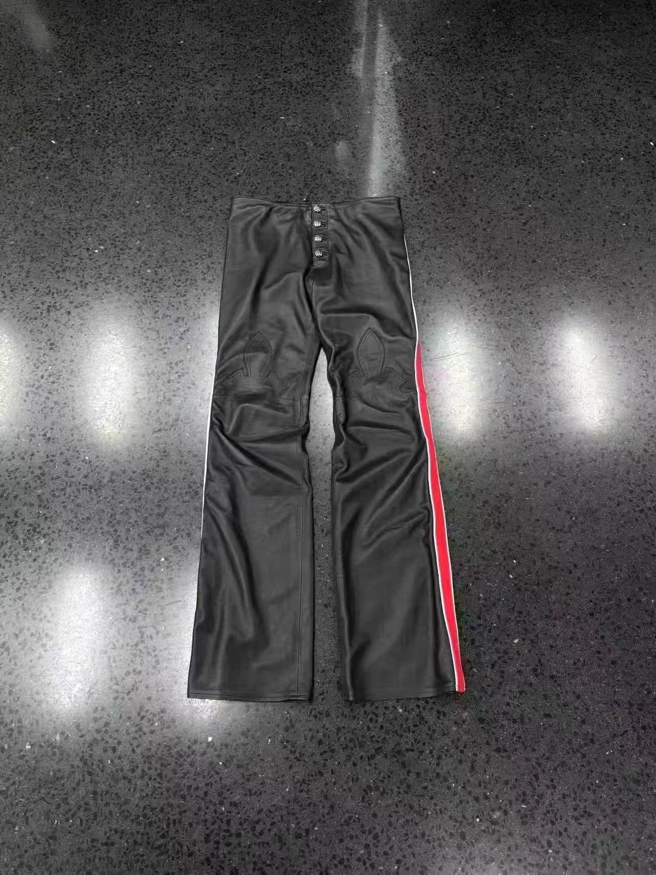 Chrome hearts กางเกงหนังหัวเข็มขัดสีเงินลายหัวใจโครเอเชีย รูปที่ 1