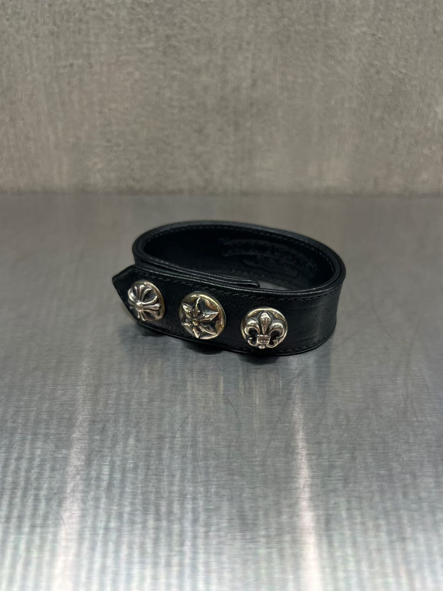 Chrome hearts Crohearts สร้อยข้อมือหนังสีดำ รูปที่ 1