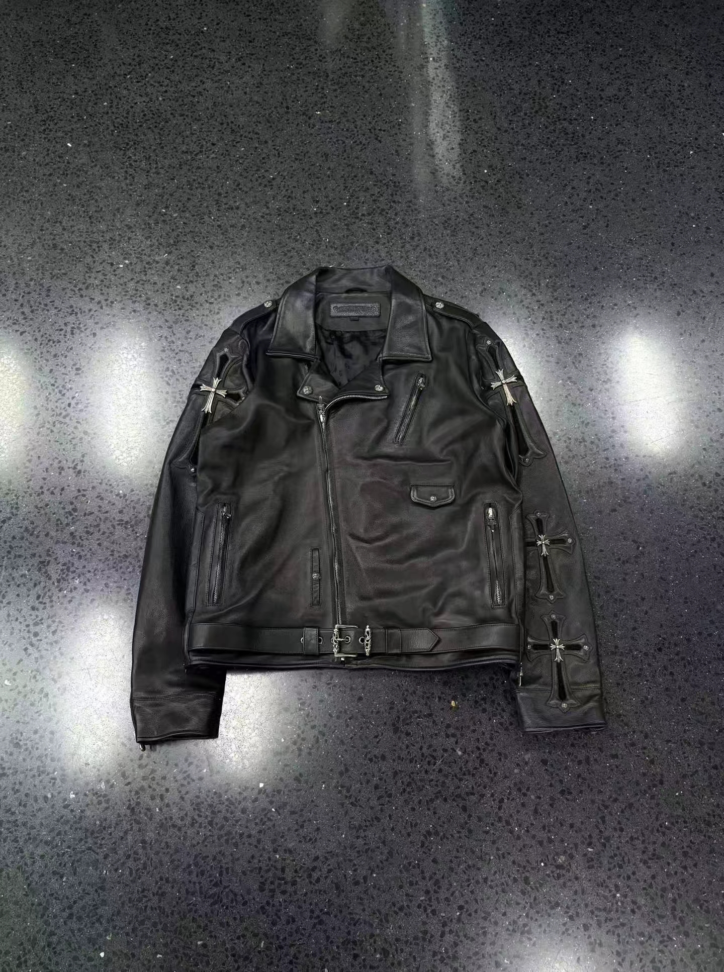 Chrome Hearts ครอส✝️ แจ็คเก็ตหนังสีดำเครื่องประดับเงิน รูปที่ 1