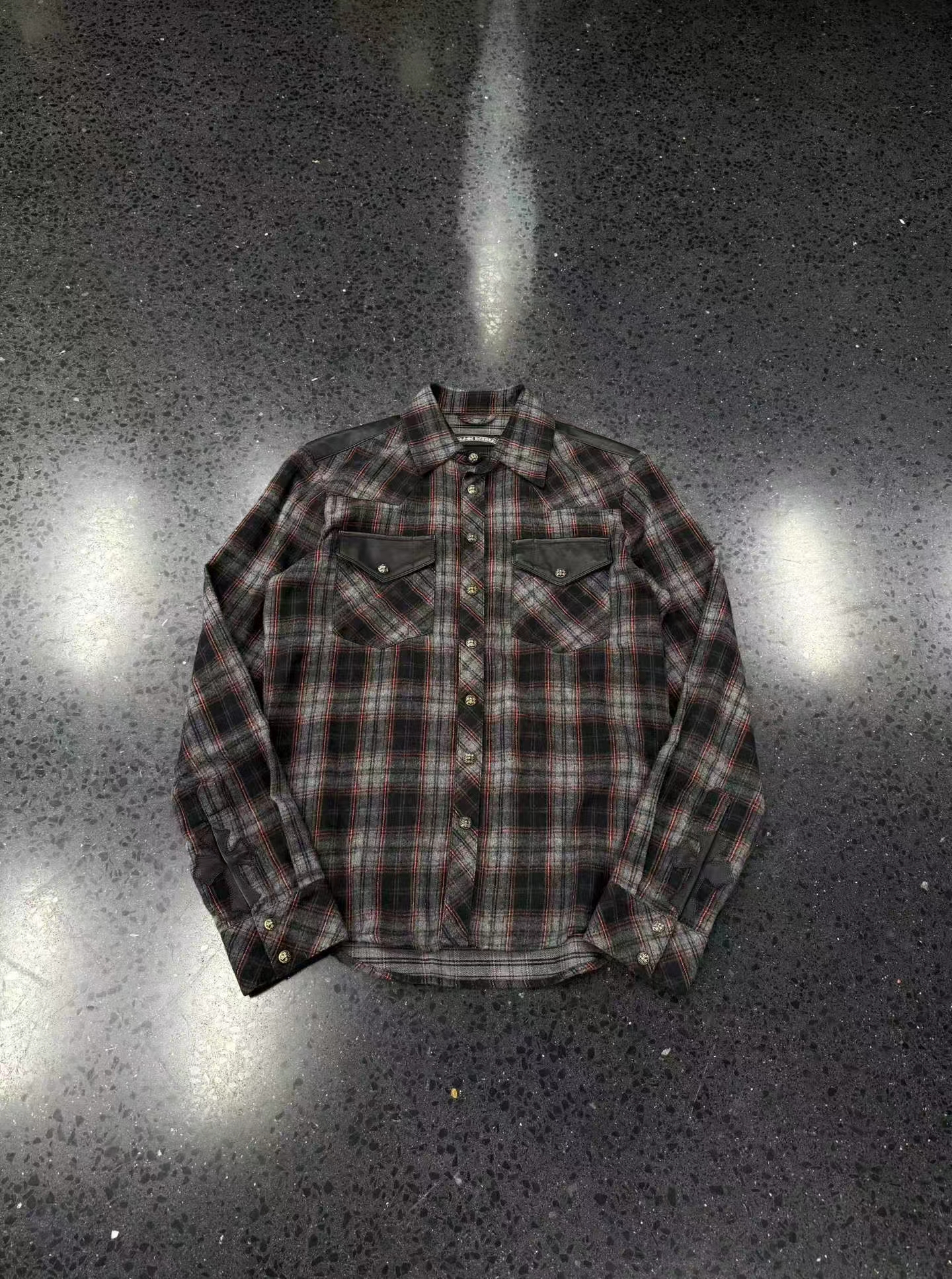 Chrome hearts 克罗心  黑红 火焰十字架✝️贴皮格纹衬衫，第 1 张图片