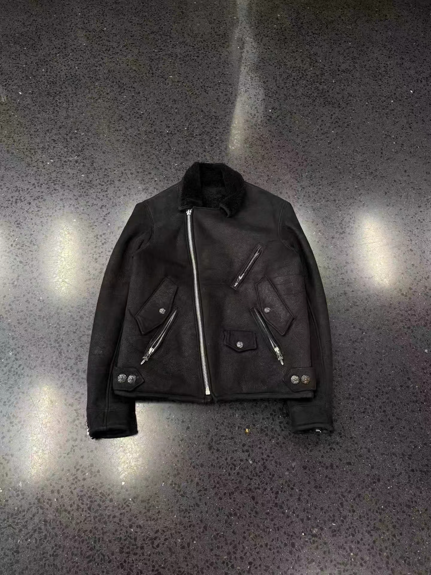 Chrome hearts เสื้อแจ็คเก็ตขนสัตว์สีดำ รูปที่ 1