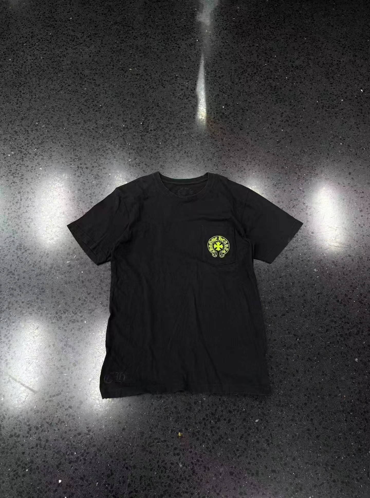 Chrome hearts 克罗心  荧光绿梵文弹幕 满印短袖  黑色，第 1 张图片