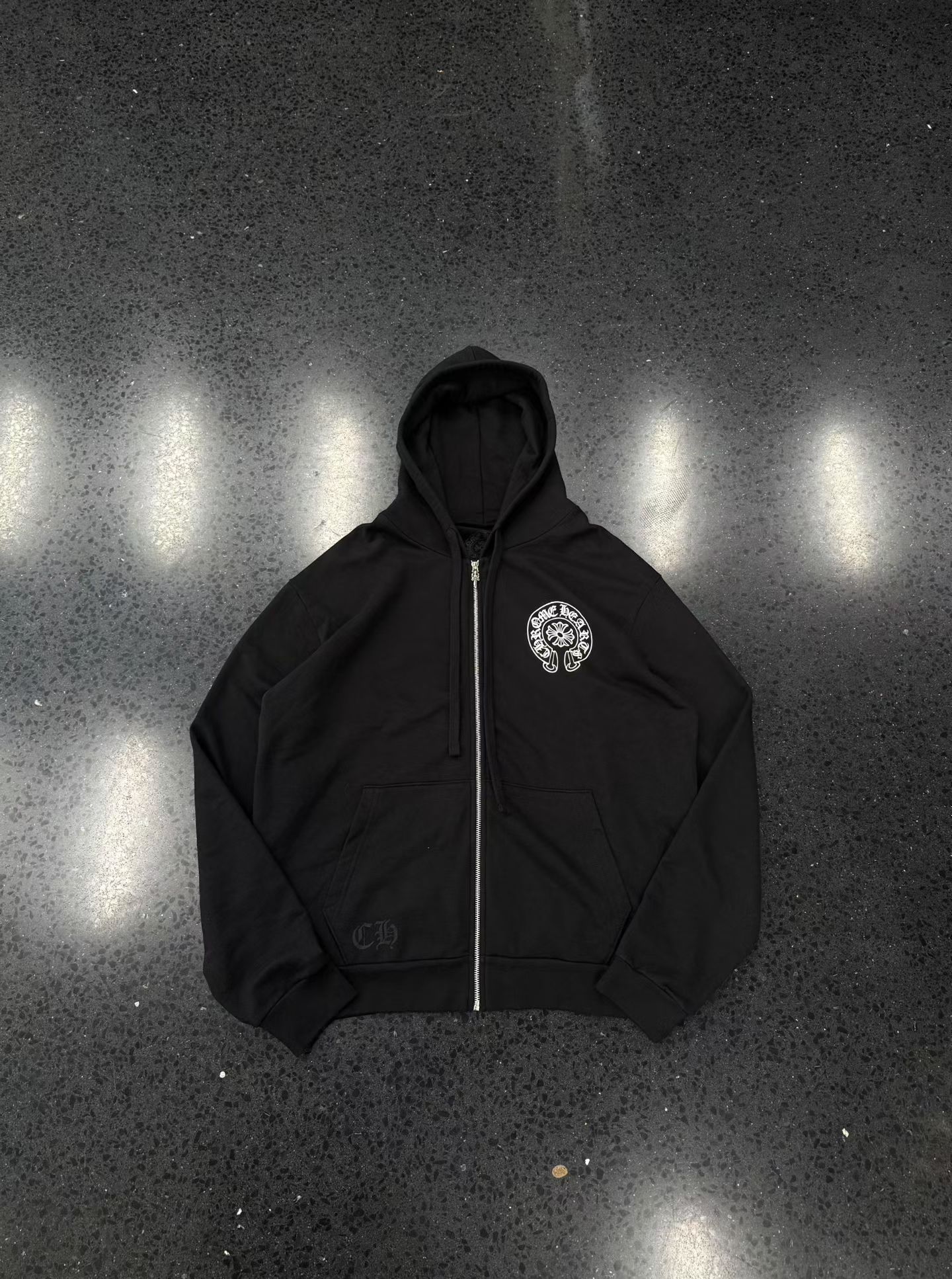 Chrome hearts Croheart Tokyo Limited Horseshoe ซิปเสื้อฮู้ดสีดำ รูปที่ 1
