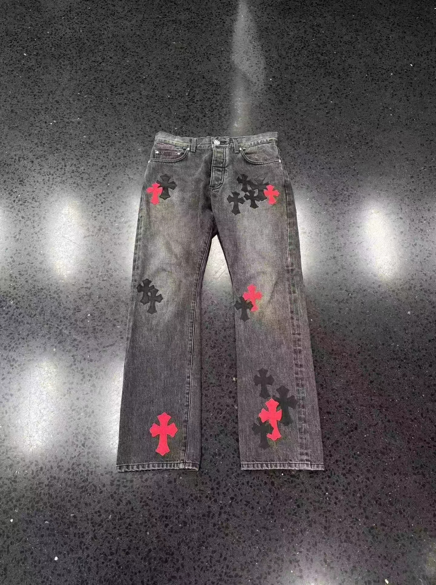 Chrome heartsクロハートドレイク黒赤クロス✝️ 皮付き黒灰ジーンズ、画像1