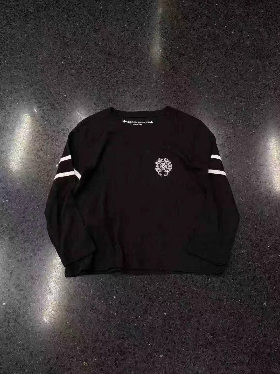 Chrome hearts โครโคหัวใจ33เกือกม้าพิมพ์ลายแขนยาวสีดำ รูปที่ 1