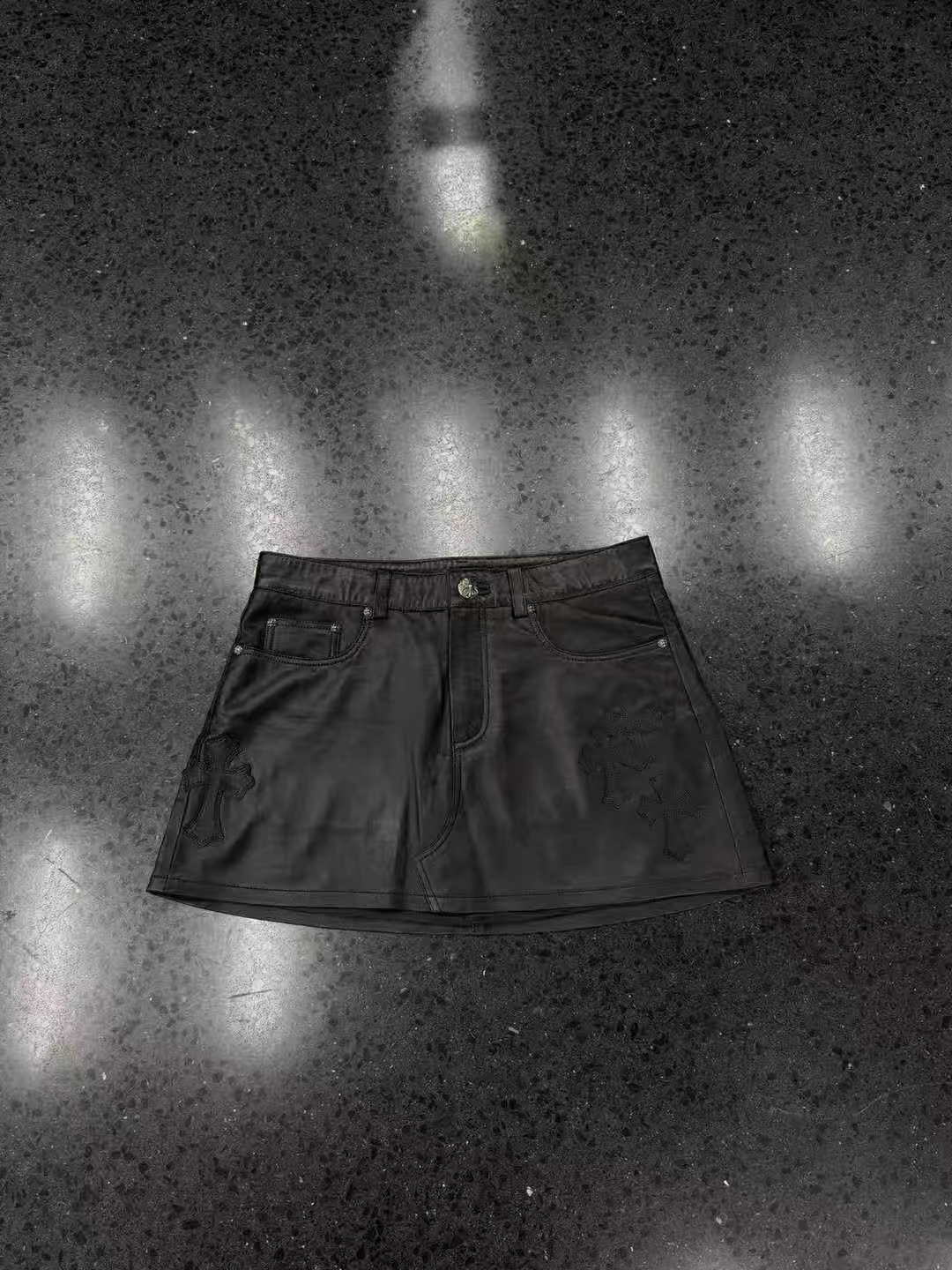 Chrome Hearts ครอส✝️ กระโปรงหนังเล็กเซ็กซี่ติดหนังขนาด27เอว74-76ในสต็อก📦 รูปที่ 1