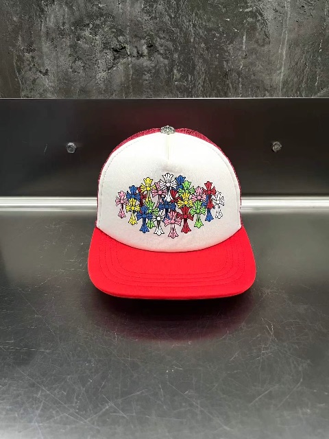 クロムハーツレインボー🌈クロス✝色合わせの軒の帽子は白赤です。